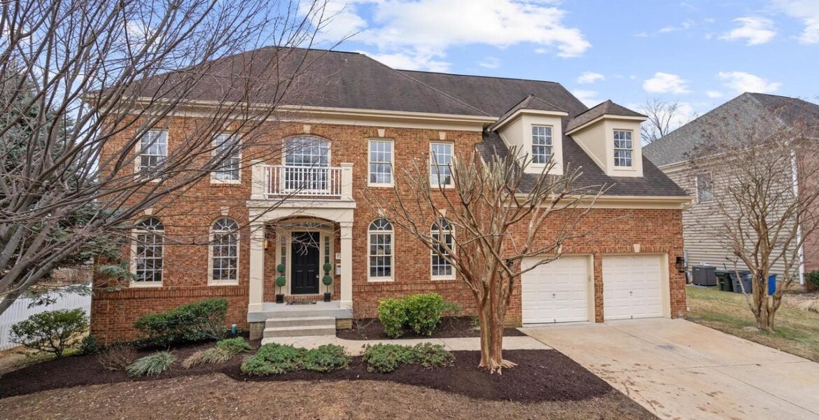 BA brick brick-front colonial