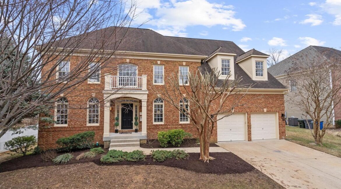 BA brick brick-front colonial