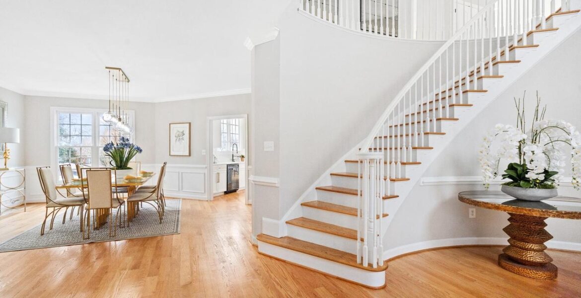 BA brick brick-front colonial