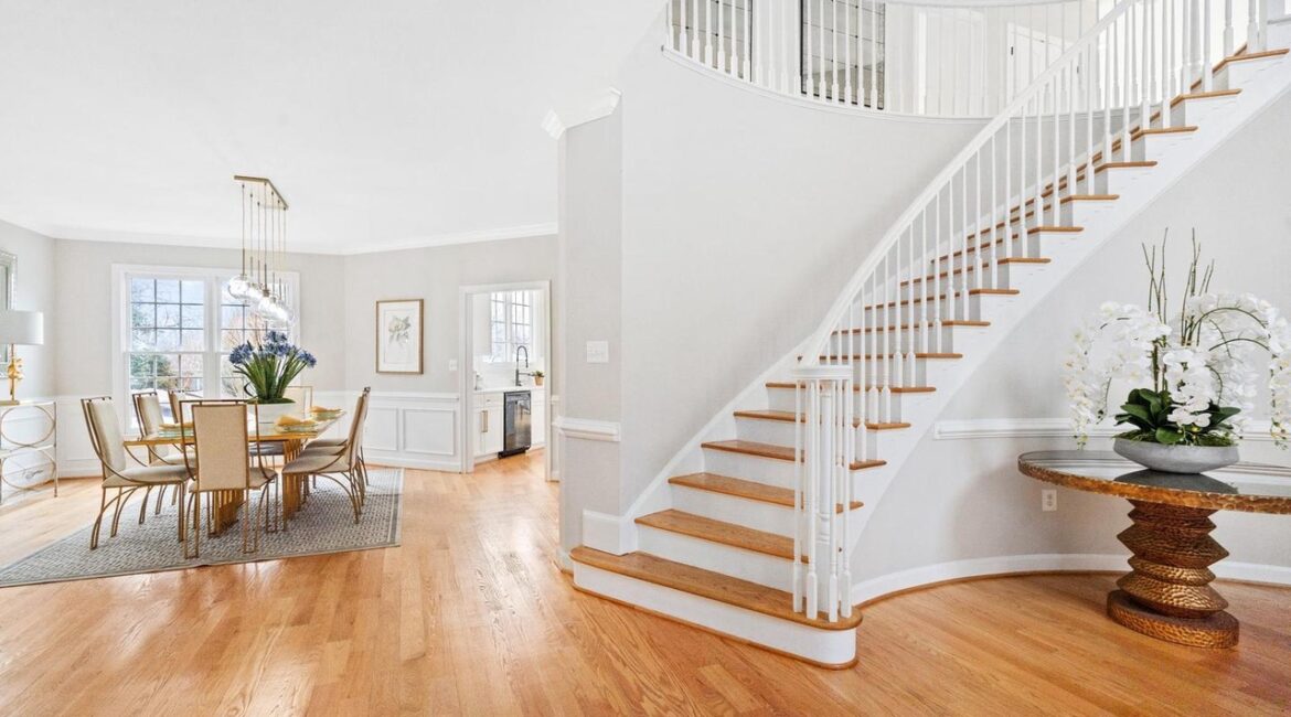 BA brick brick-front colonial