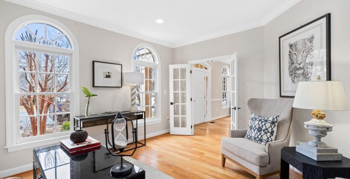 BA brick brick-front colonial